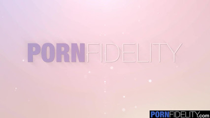 Riley Reid согласилась на жесткий секс, лишь бы избежать неприятностей
